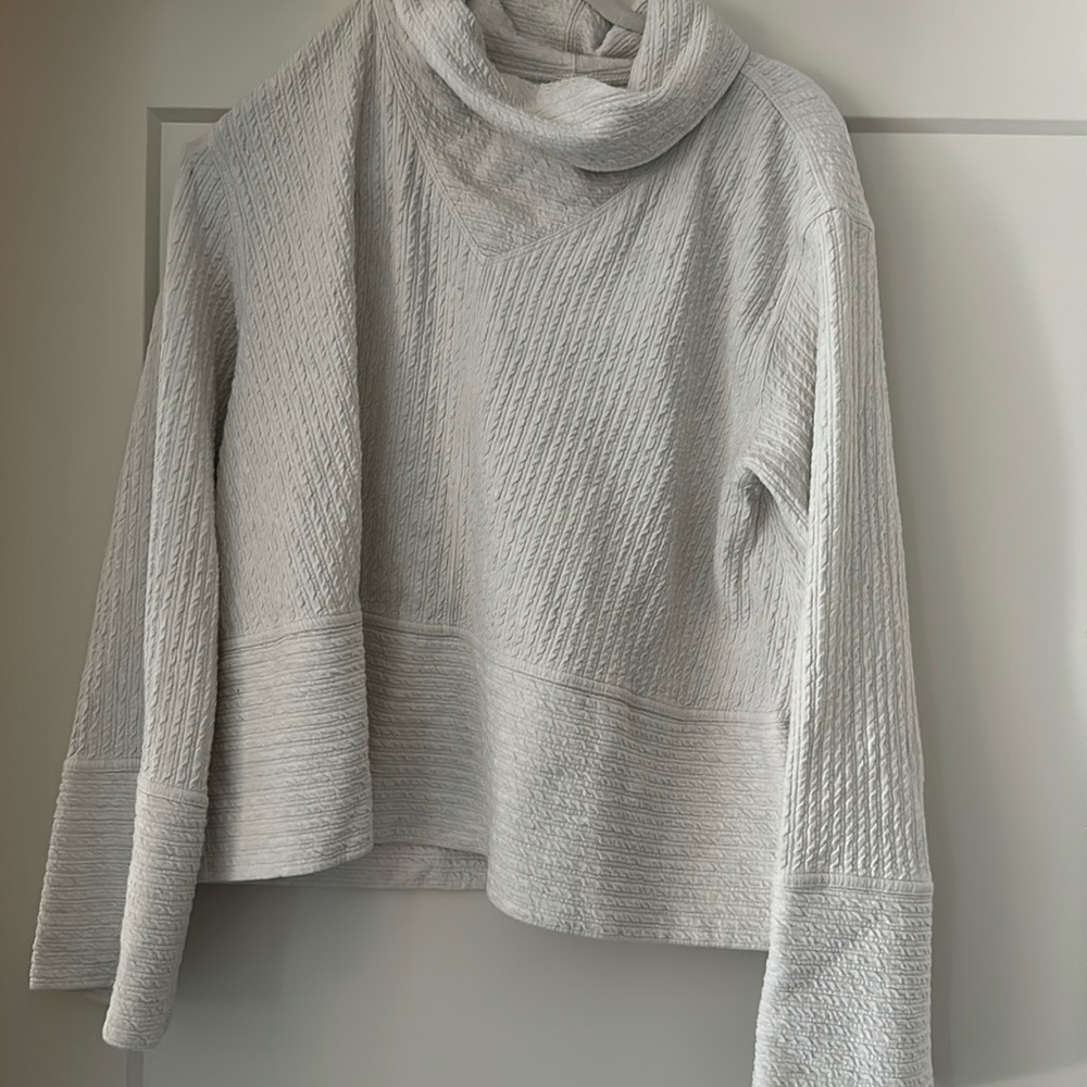 lululemon Women's Size M/L Funnel Neck Sweatshirt